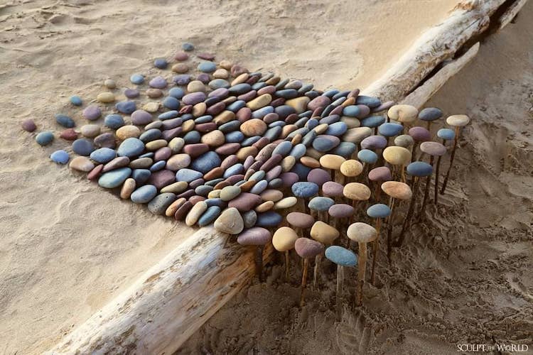 Création artistique sur la plage par Jon Foreman