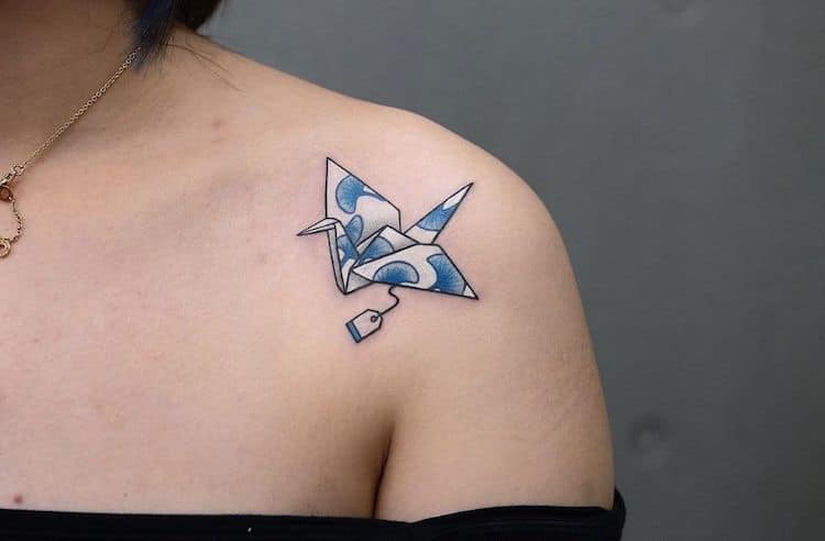 tatouage d'une grue en papier 