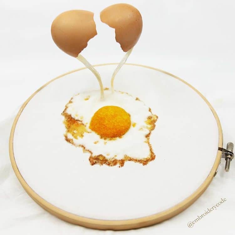 œuf au plat brodé par Youmeng Liu
