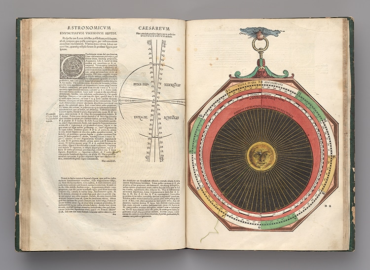 Illustration tirée de l'Astronomicum Caesareum, un ouvrage scientifique de la Renaissance 