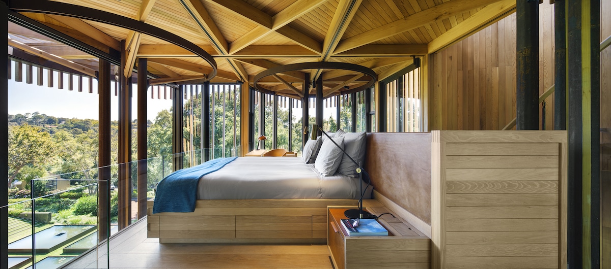 Bedroom in Cape Town Treehouse by Malan Vorster