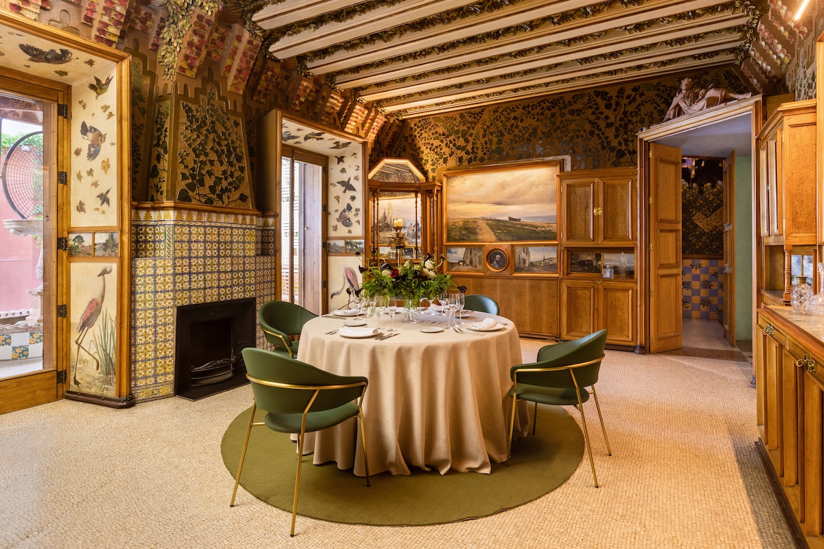 Interior de la Casa Vicens de Antoni Gaudí en Airbnb