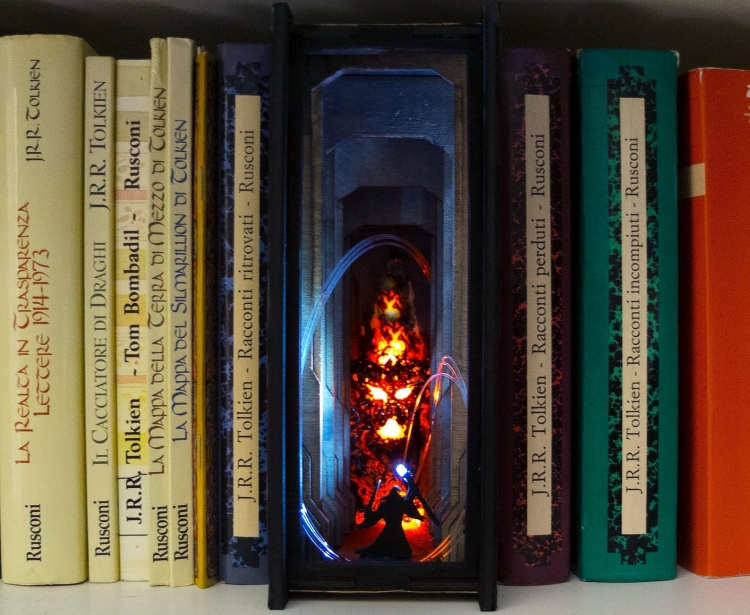 Bookshelf Diorama by Befana Anziana