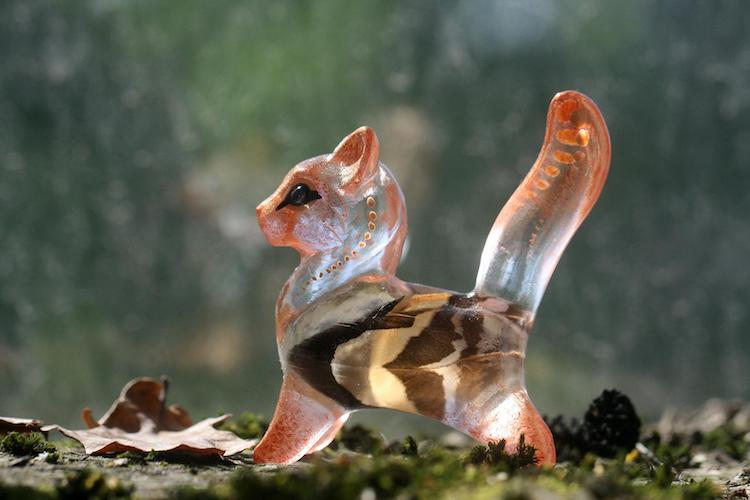 esculturas de animales de resina con flores por Evgeny Hontor