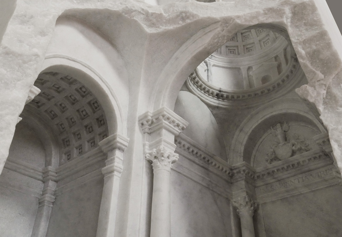 Interiores esculpidos en mármol