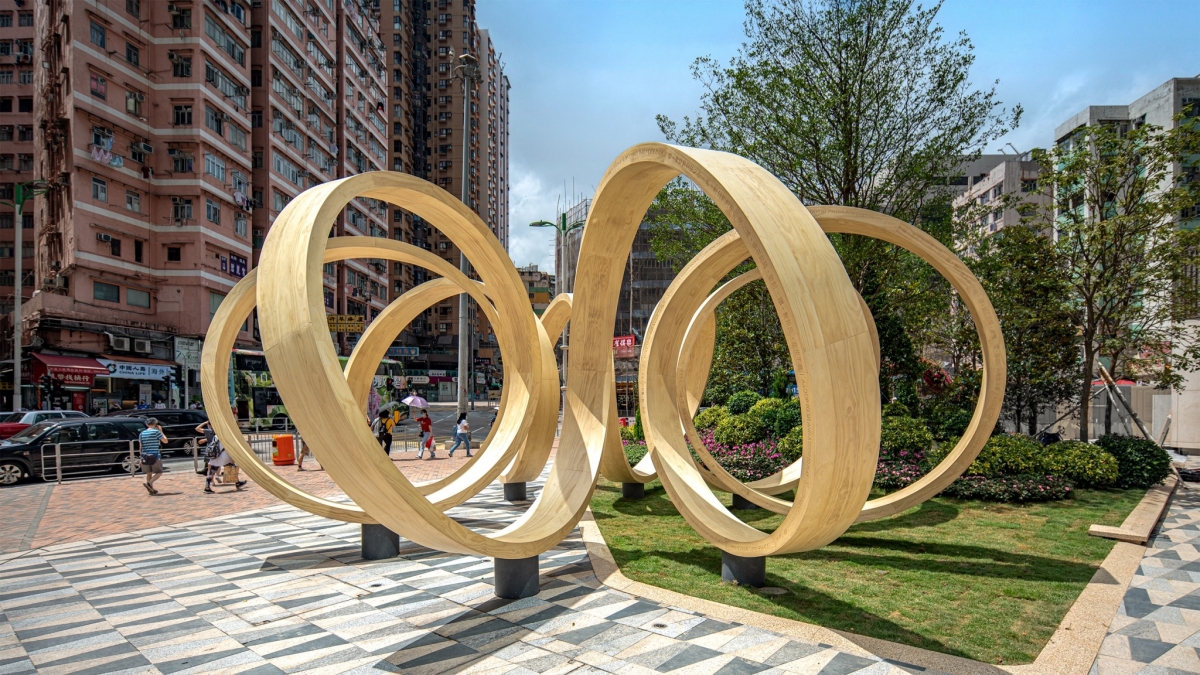 Installation Of A Wooden Infinite Loop Invites People To Relax And Play 