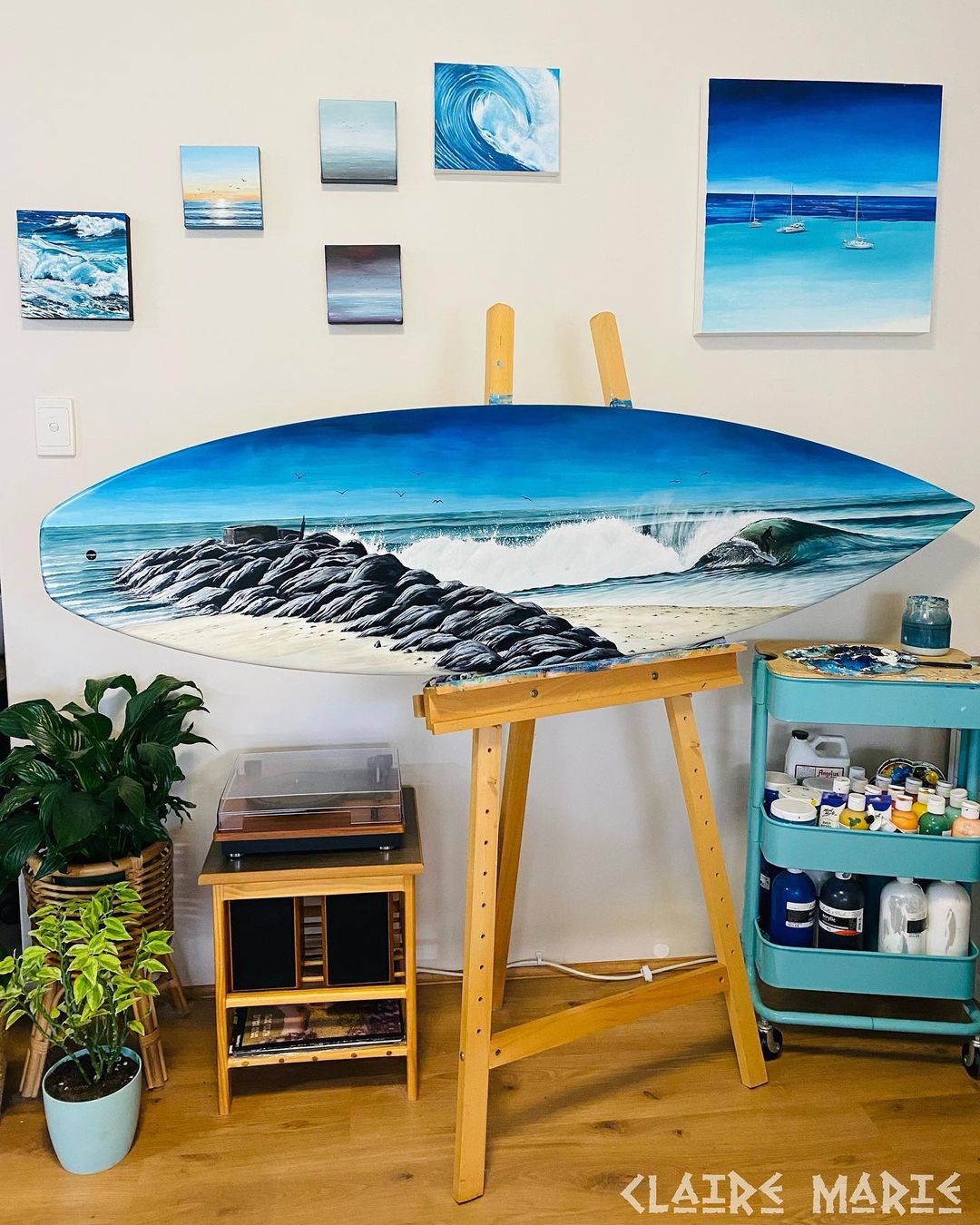 tabla de surf pintada por Claire Marie