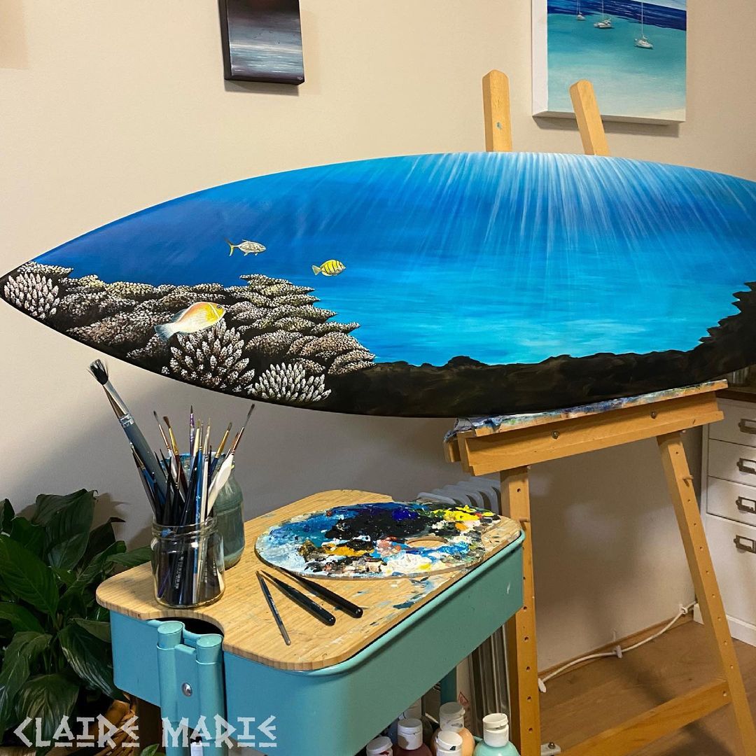 tabla de surf pintada por Claire Marie