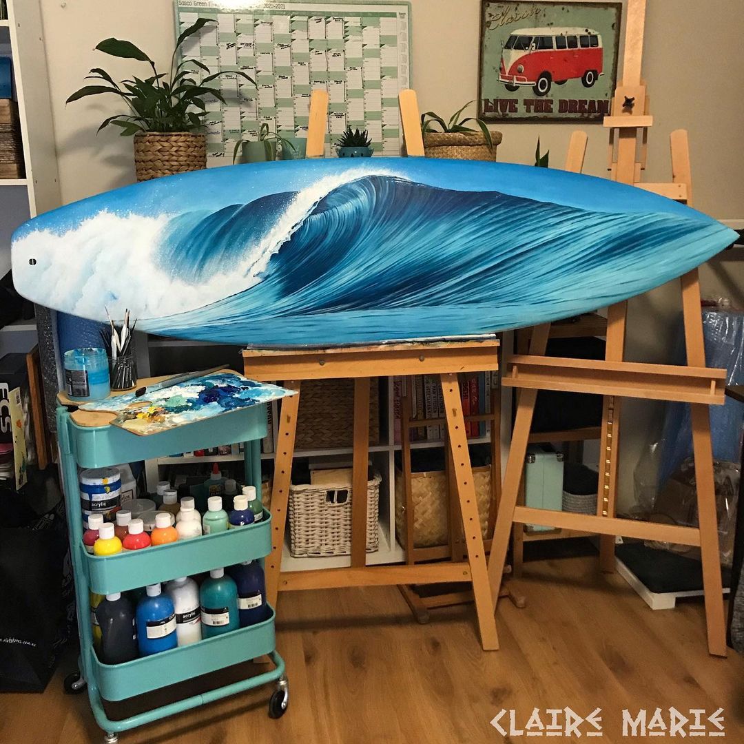 tabla de surf pintada por Claire Marie