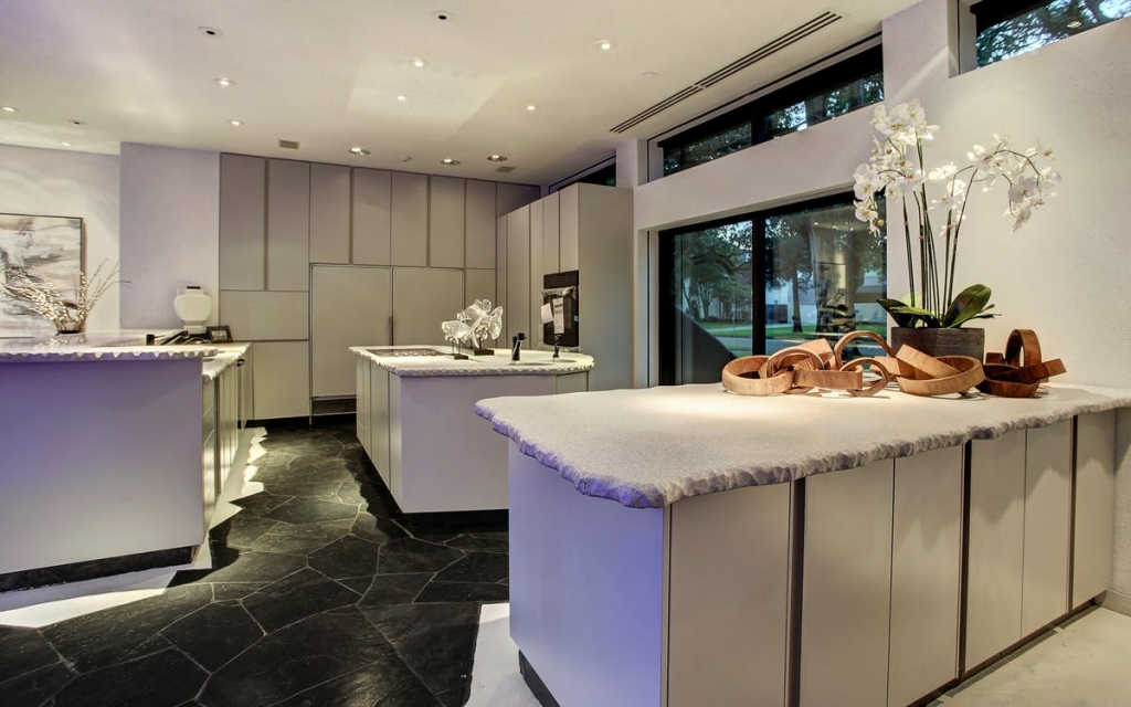 “Darth Vader House” Is an OutofThisWorld Mansion in Houston, Texas