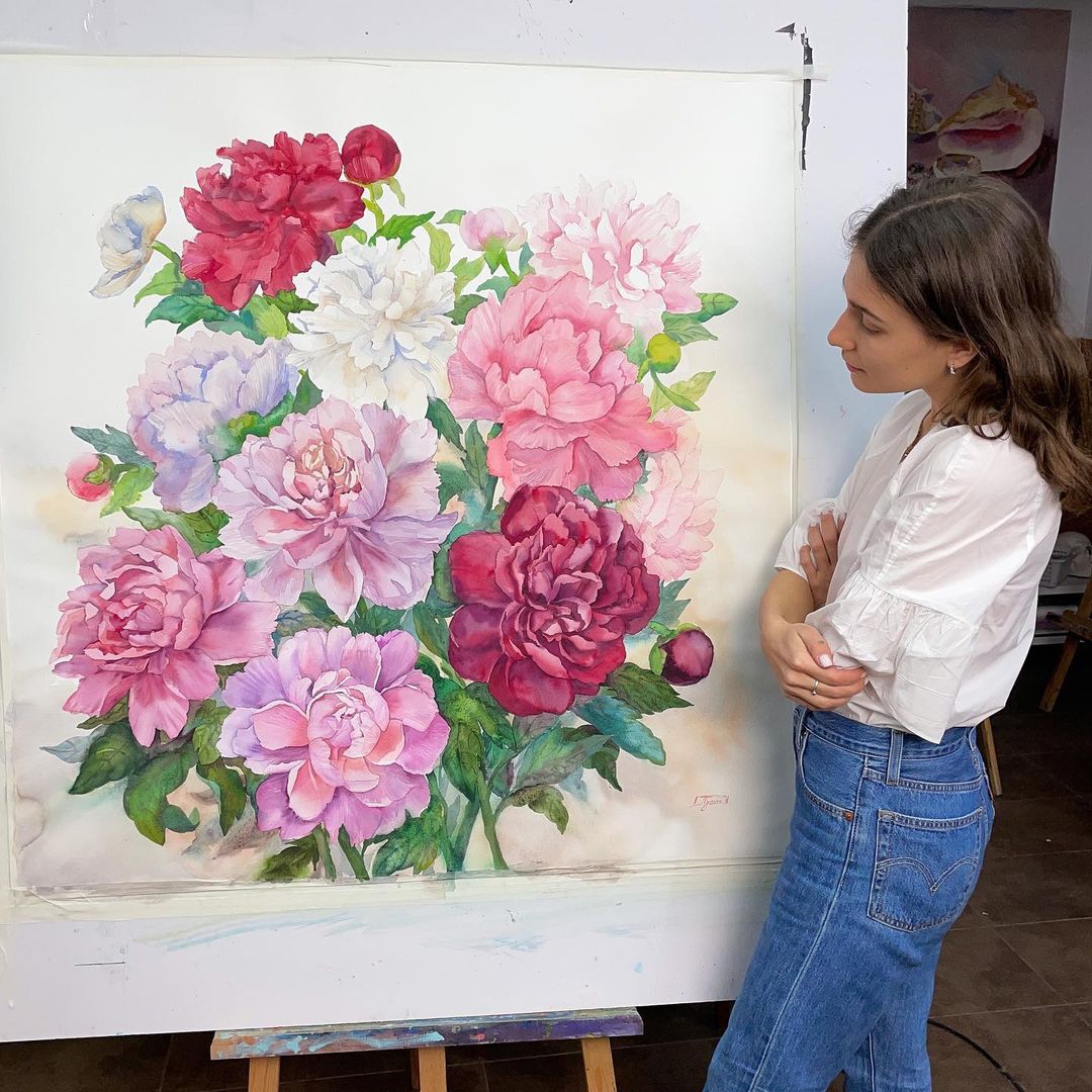 Grandi dipinti ad acquerello mostrano la delicata e particolareggiata bellezza dei fiori di Janet Pulcho