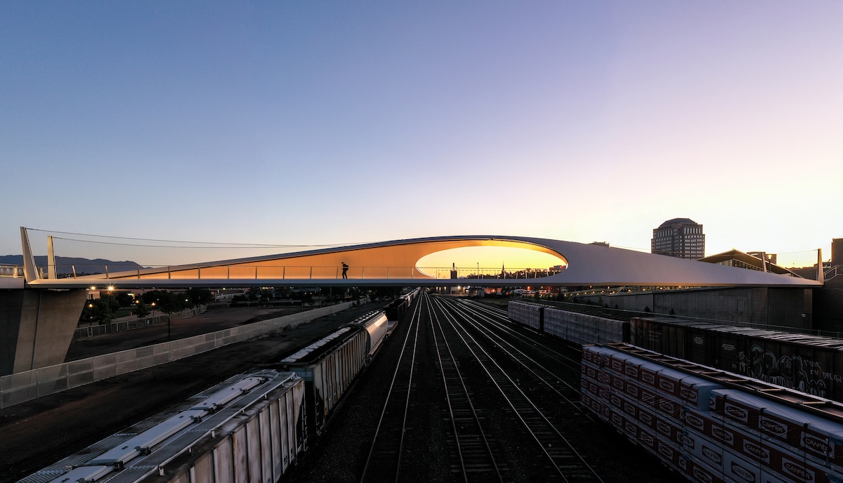 Pedestrian on Park Union Bridge by Diller Scofidio + Renfro