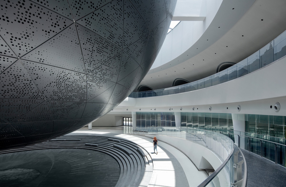 Esfera en el Museo de Astronomía de Shanghái, diseñado por Ennead Architects y retratado por Arch-Exist