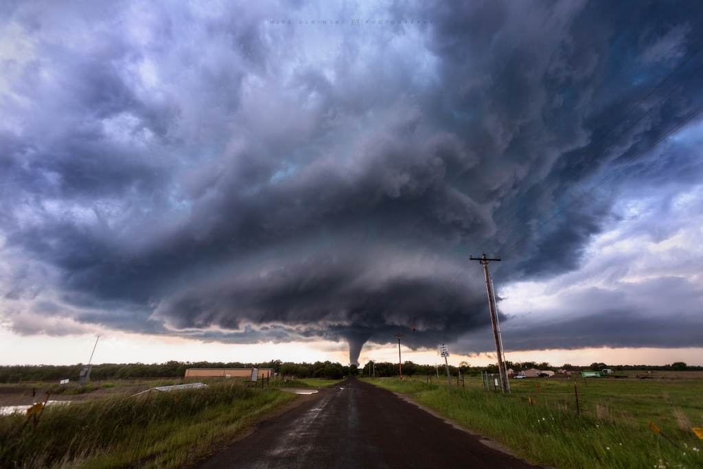 Storm Chaser Patiently Waits And Finally Captures Rare Quadruple ...