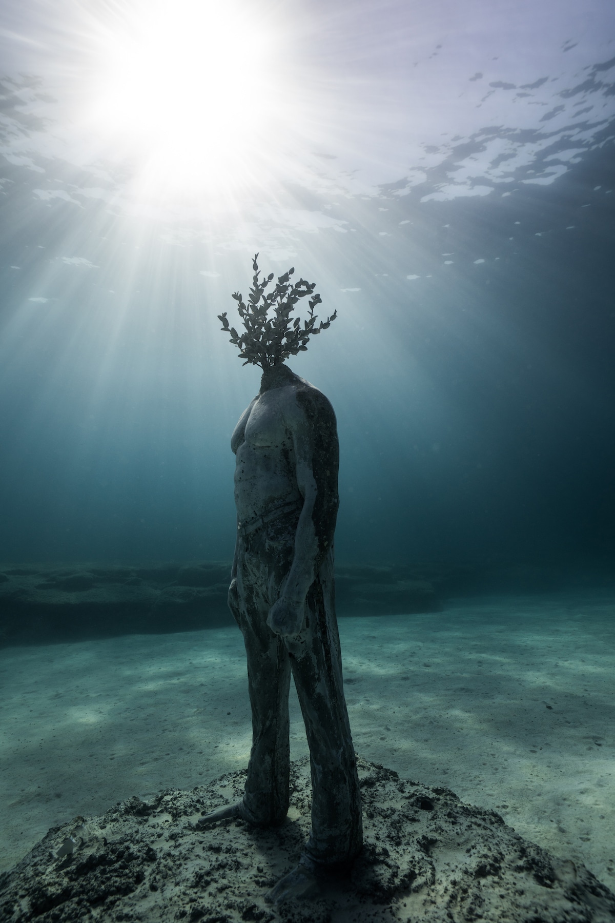 Escultura de Jason deCaires Taylor en MUSAN, el primer museo submarino del Mediterráneo