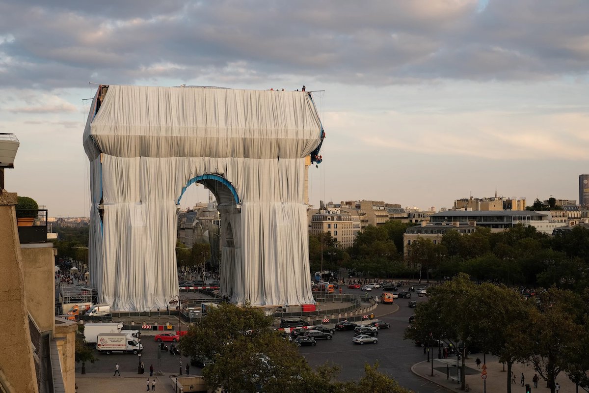 Arc de Triomphe Wrapped by Arists Christo and Jeanne-Claude