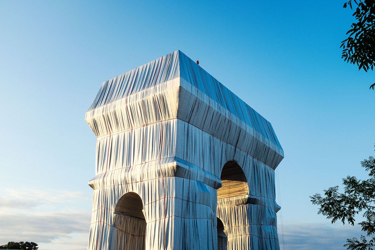 Arc de Triomphe Wrapped by Arists Christo and Jeanne-Claude