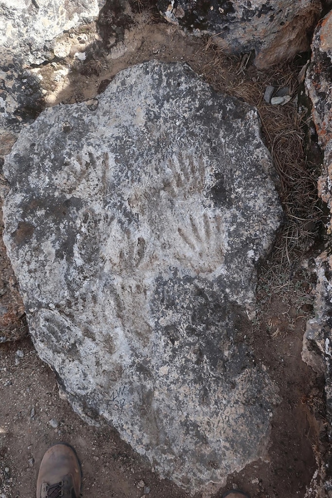 Archeologists Discover Children S Handprints In Cave From 200 000 Years   Childrens Cave Art Handprints Tibet 2 683x1024 