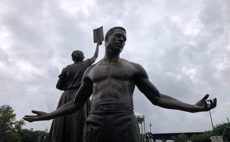 Statue en bronze de l'émancipation et de la liberté sur Monument Avenue à Richmond, Virginie