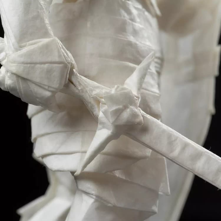 Sculpture en papier chevalier en origami par Juho Konkkola