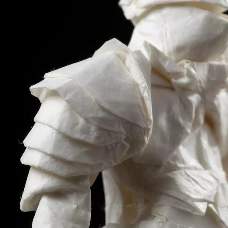 Sculpture en papier chevalier en origami par Juho Konkkola