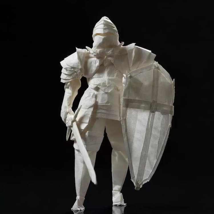 Sculpture en papier chevalier en origami par Juho Konkkola