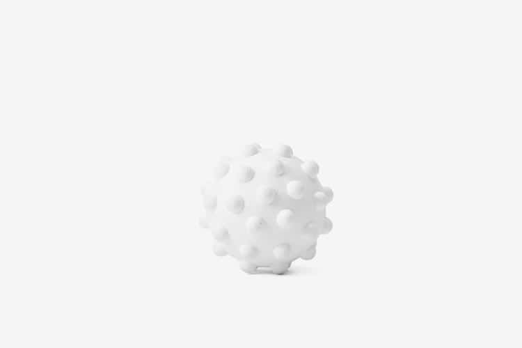 Tiza blanca en forma de esfera