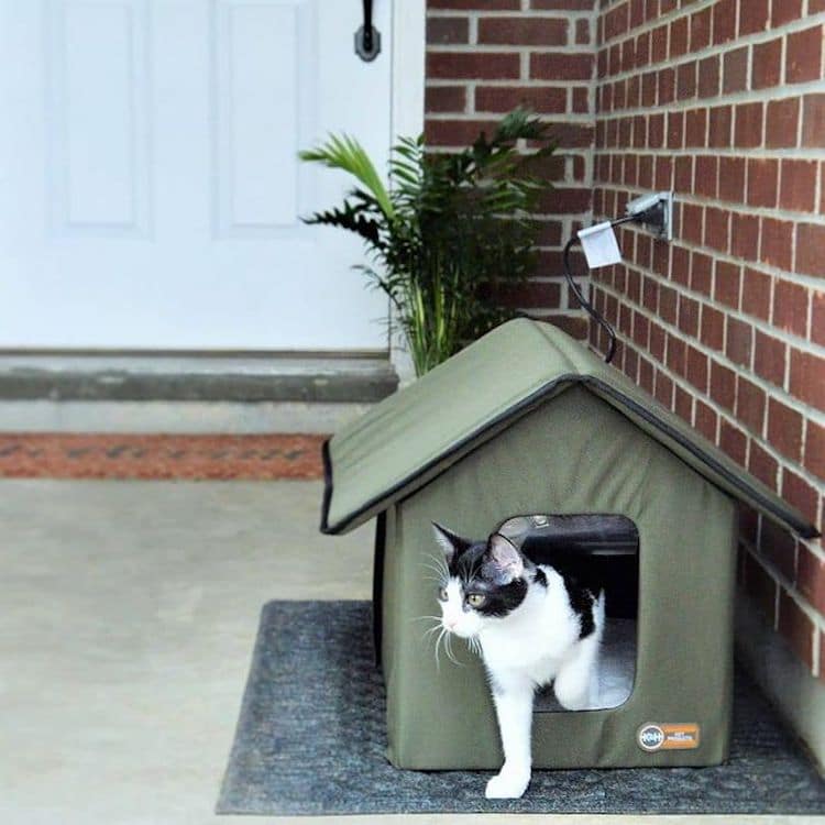 Heated Outdoor Cat House by K&H Pet Products