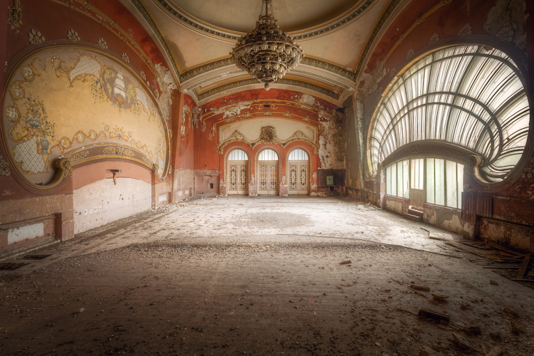 Urban Decay Photography of Abandoned Places