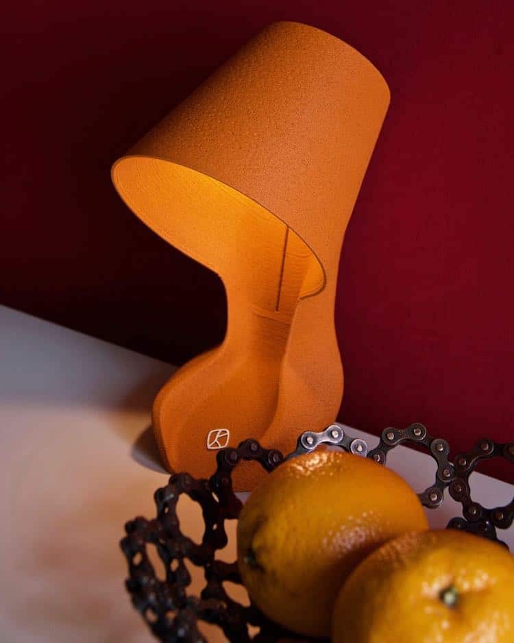 Lámpara Ohmie hecha de cáscara de naranja