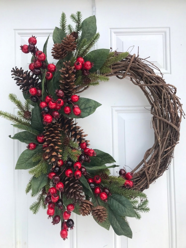 10 Christmas Wreaths That Make Excellent Housewarming Gifts