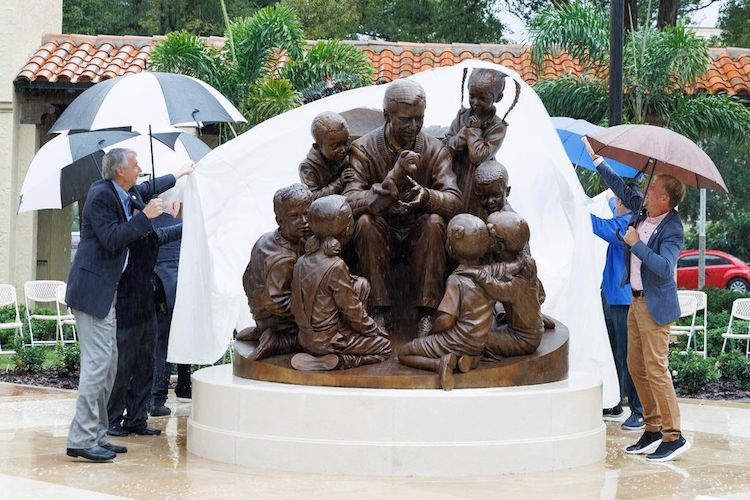 Mister Rogers Statue