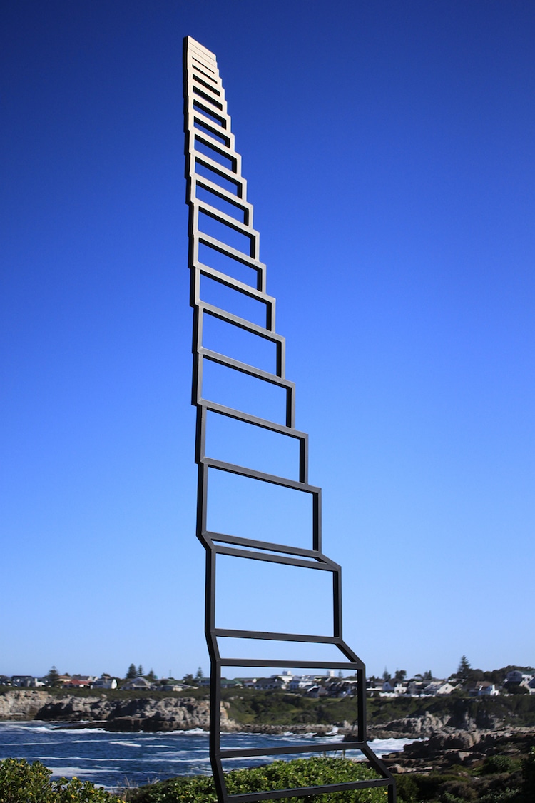 Staircase to Heaven, una escultura de ilusión óptica por Strijdom van der Merwe
