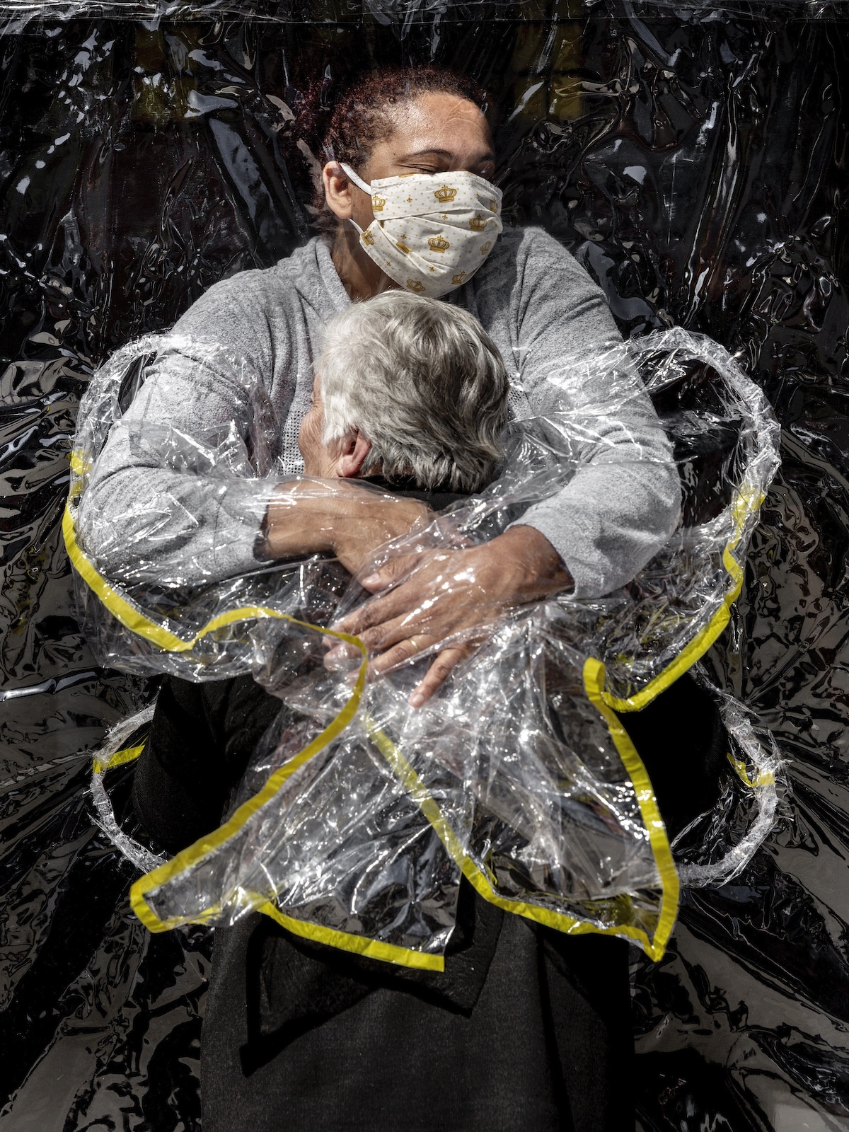 Mads Nissen COVID Embrace World Press Photo of the Year