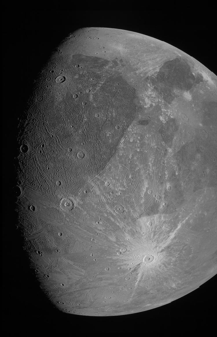 Gros plan sur la lune de Jupiter Ganymède