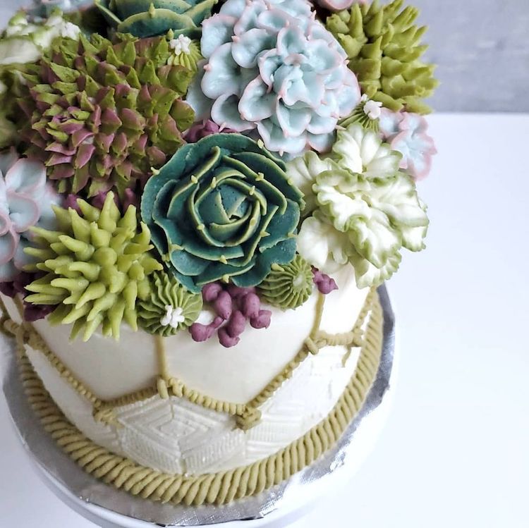 Gâteau à la crème au beurre aux fleurs