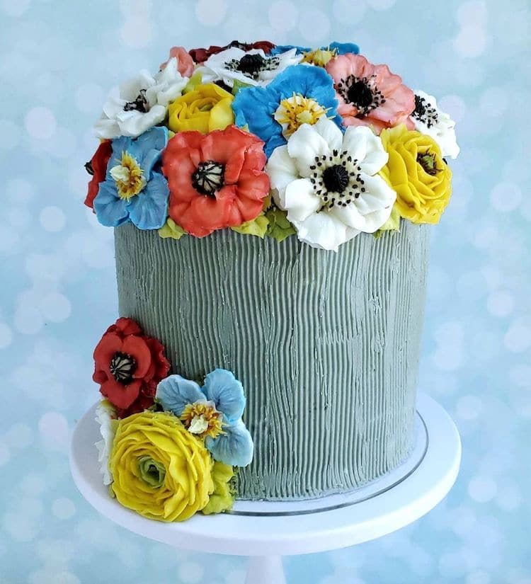 Gâteau à la crème au beurre aux fleurs