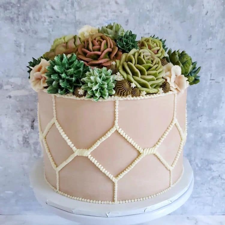 Gâteau à la crème au beurre aux fleurs