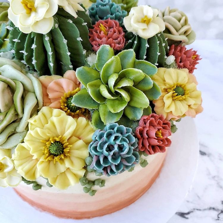 Gâteau à la crème au beurre aux fleurs