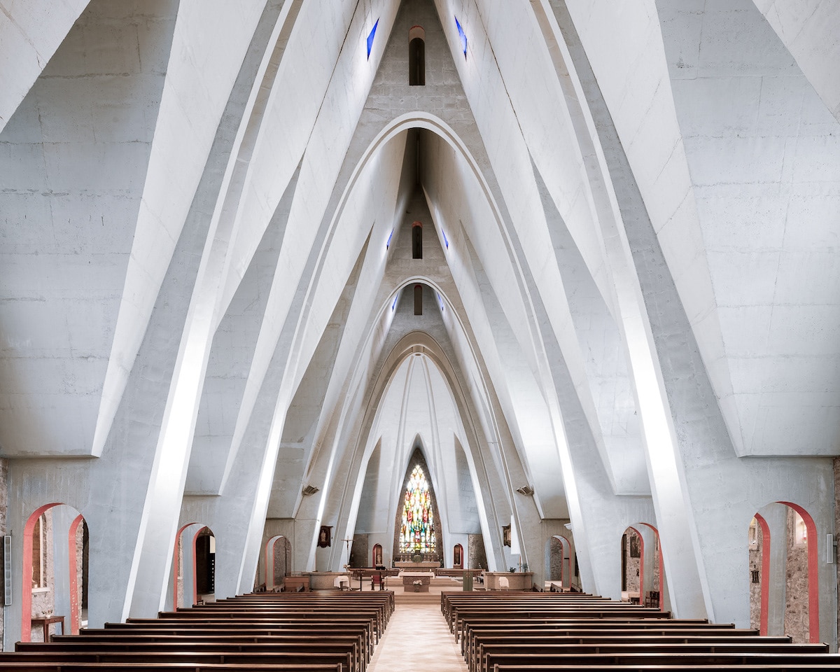 Dramatic Photos of Modernist Church Interiors Capture the Beauty of ...