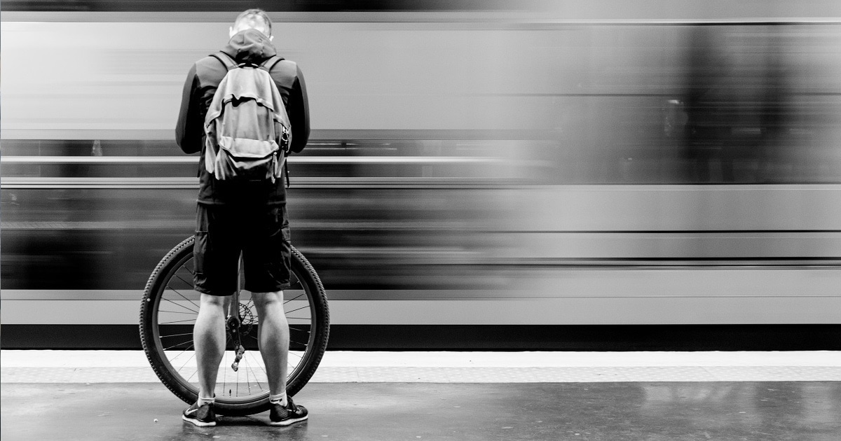 Powerful Black and White Photos of Crowds on the Paris Metro