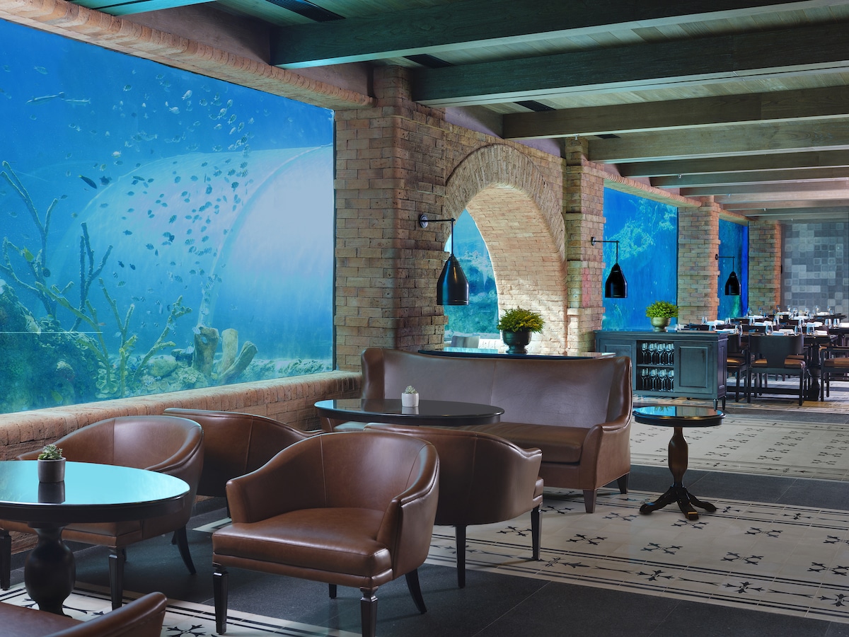 Interior of the Apurva Kempinski Aquarium Restaurant