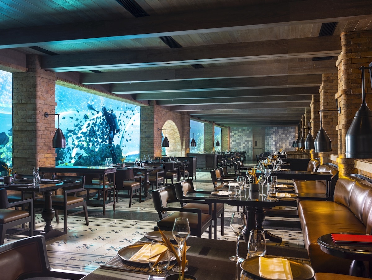 Interior of the Apurva Kempinski Aquarium Restaurant