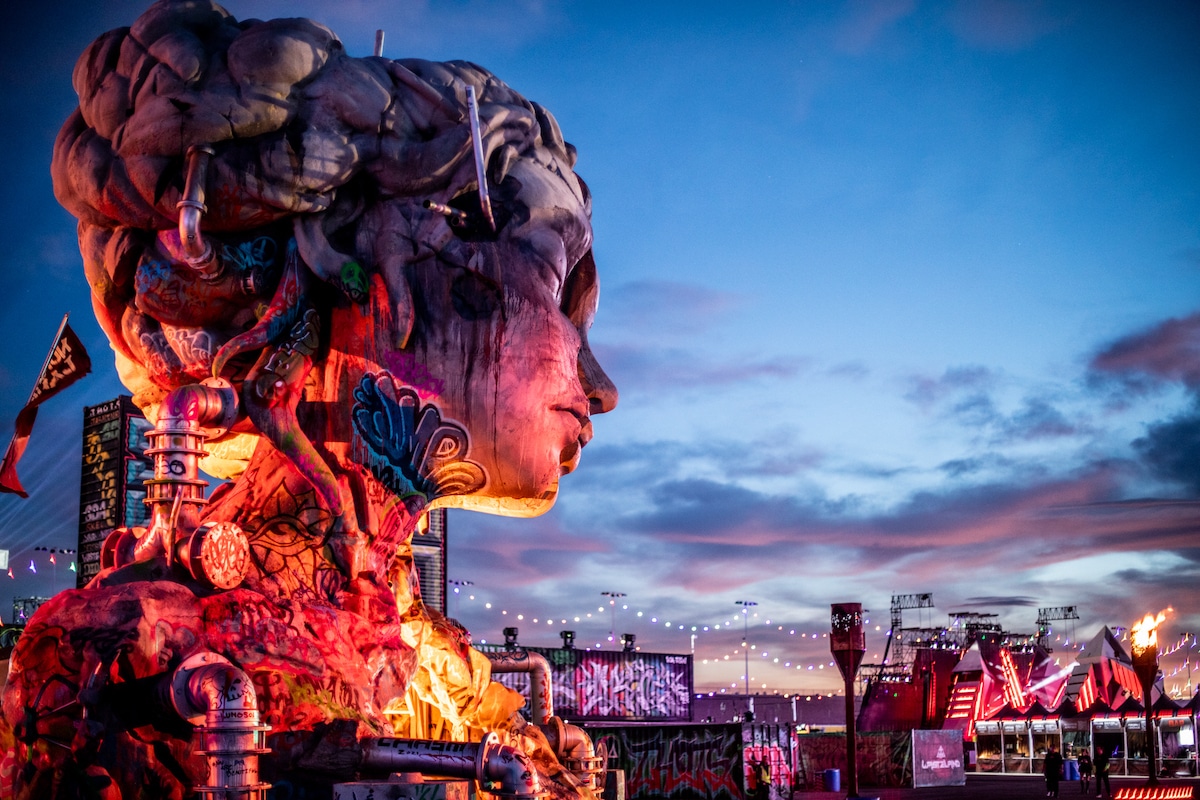 Daniel Popper's Chasm Sculpture at Night