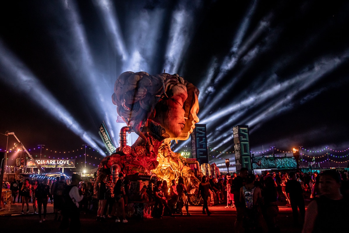 Daniel Popper's Chasm Sculpture Lit Up at Night