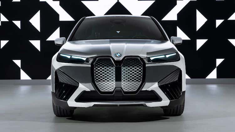 BMW's iX Flow Color-Changing Exterior - COOL HUNTING®