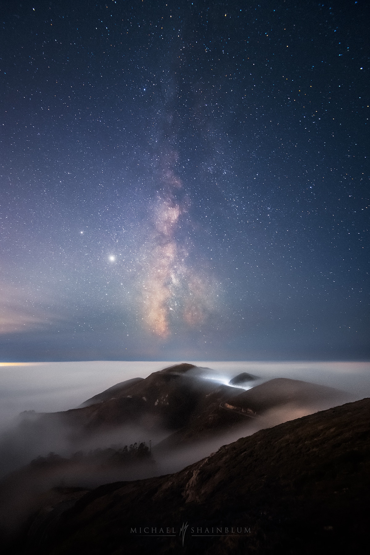 Foto de la Vía Láctea sobre la bahía de San Francisco por Michael Shainblum