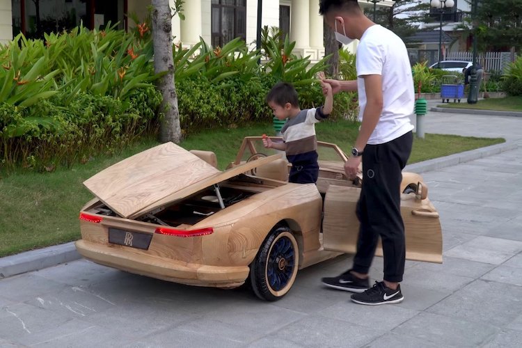 Dad Builds a Replica of a Rolls-Royce Boat Tail for His Son