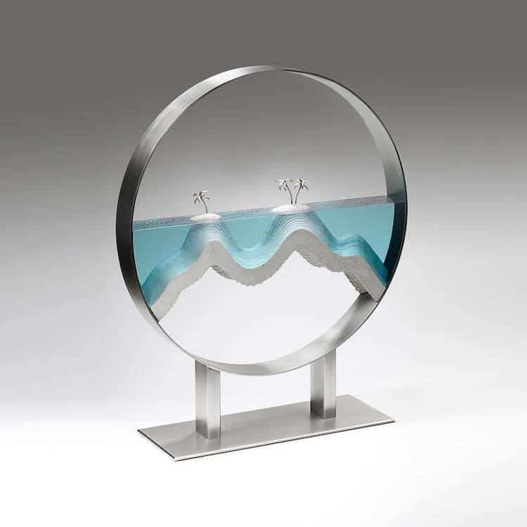 Escultura de vidrio y hormigón de Ben Young
