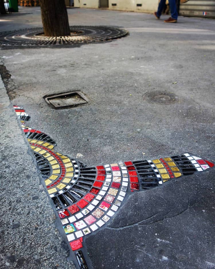 Mosaic Art in Pavement Cracks by Ememem